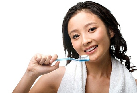 đánh răng thường xuyên chống quai bị